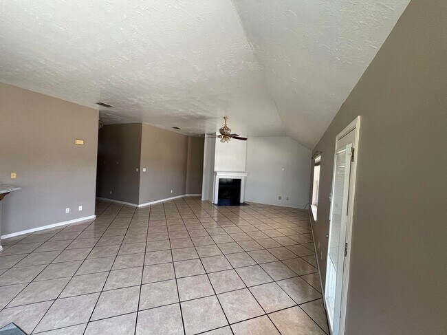 Building Photo - 1100 County Rd 313