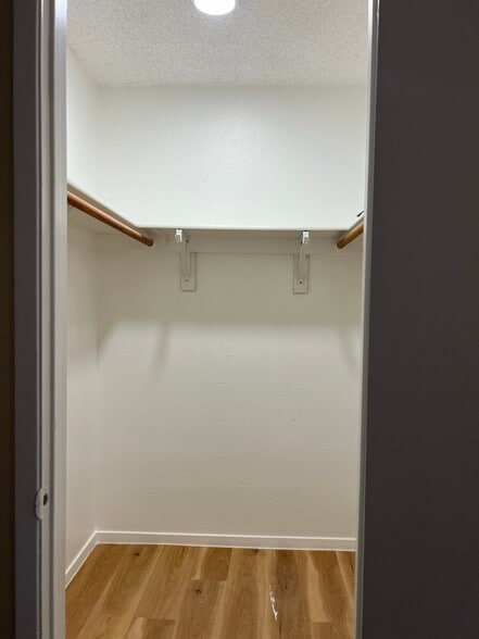 Building Photo - 6936 Kepler Dr