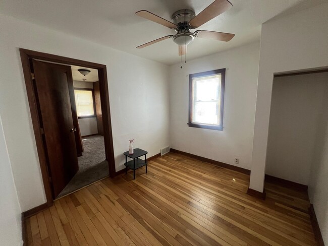 Building Photo - 725 Kingsley Dr