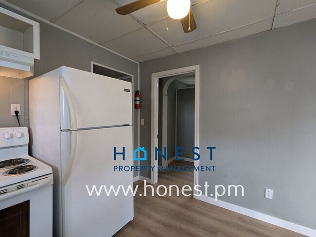 Building Photo - 36 Monroe St