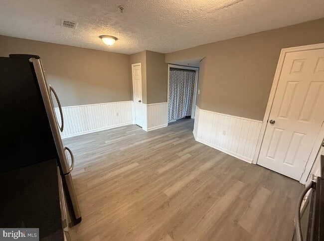 Building Photo - 30 Sycamore Dr