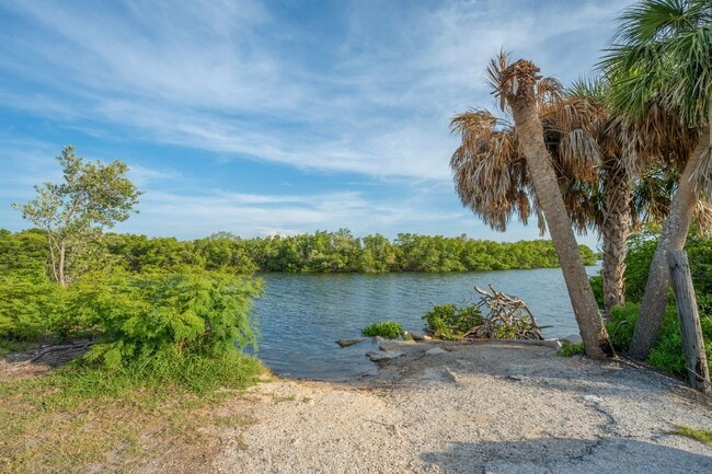 Building Photo - Venetian Harbor 3 bed 2.5 bath + Office/Den & 2 car tandem oversized garage!