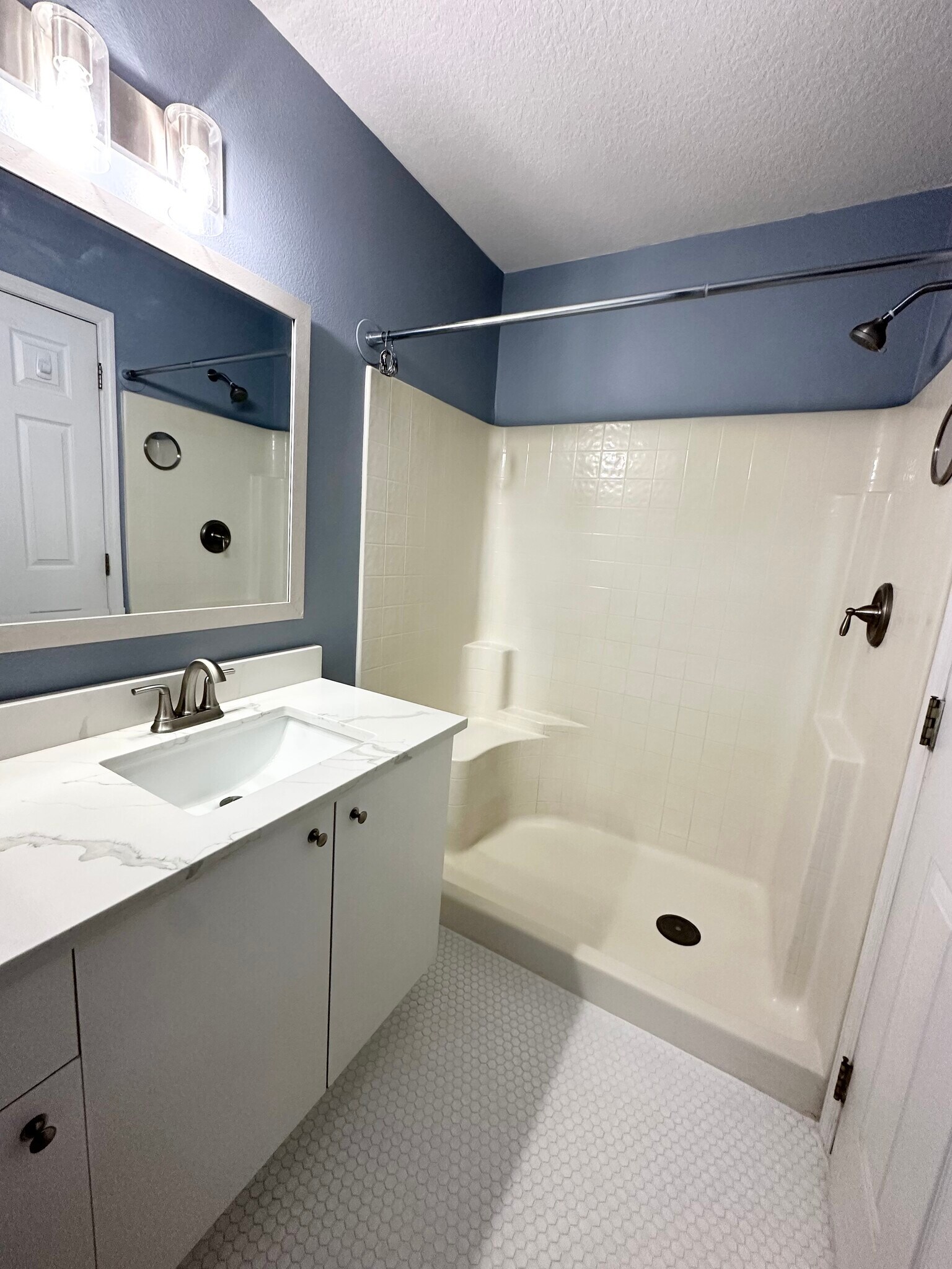 Building Photo - 804 E South St