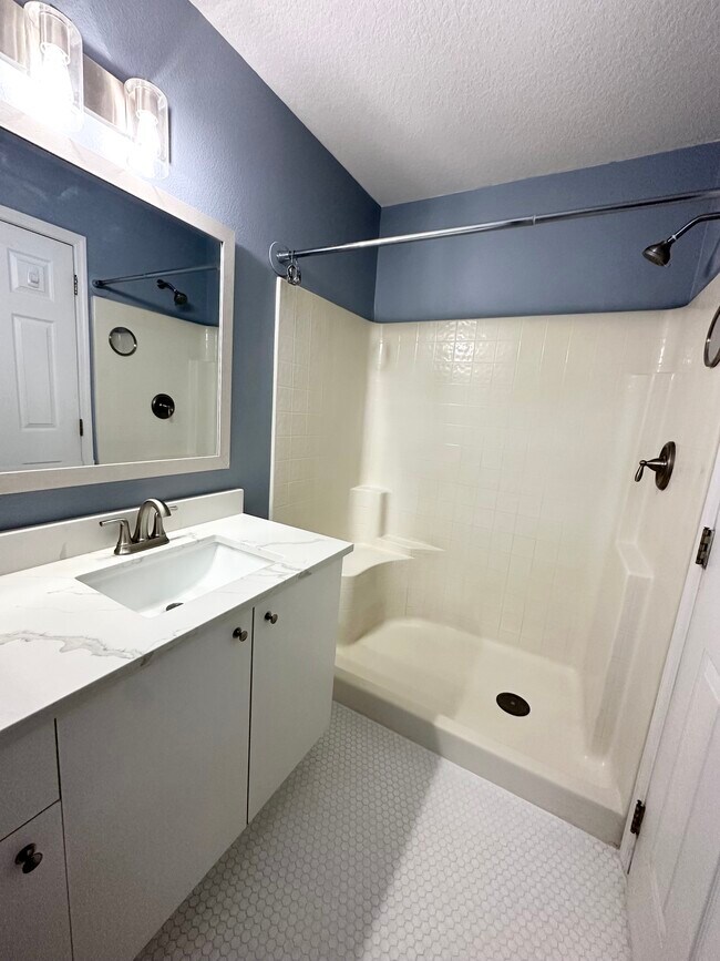 Building Photo - 804 E South St