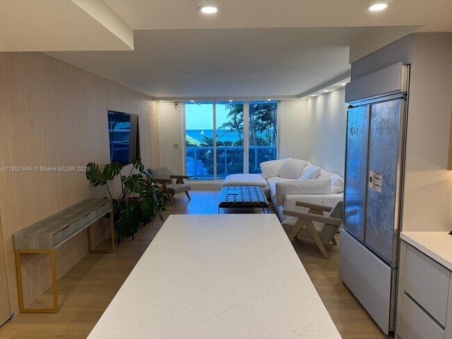 Building Photo - 2301 Collins Ave