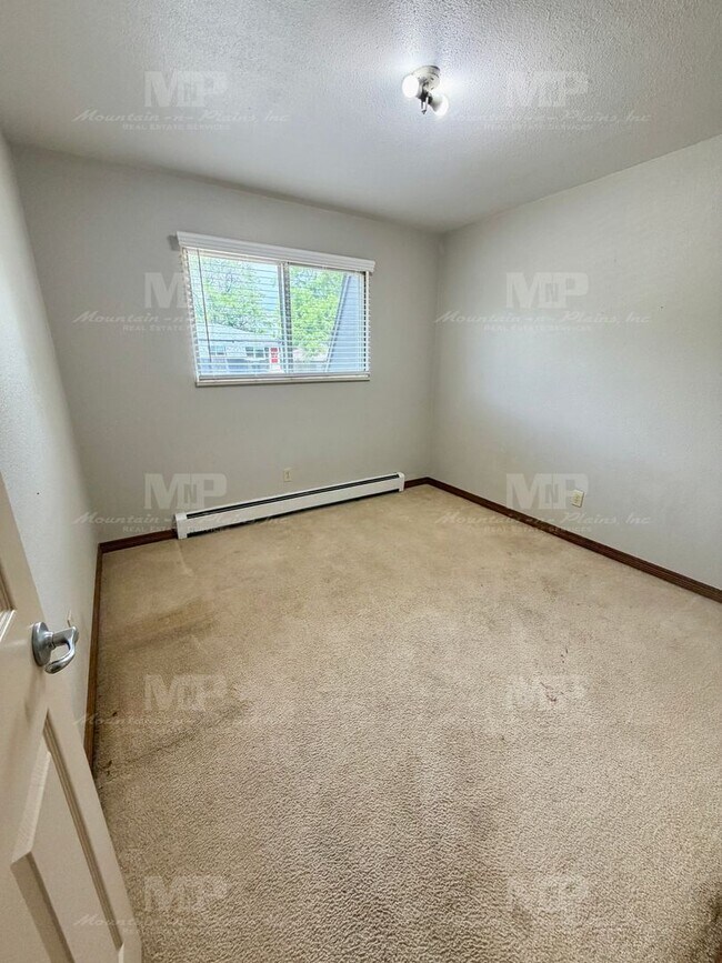 Building Photo - 1628 Azalea Dr