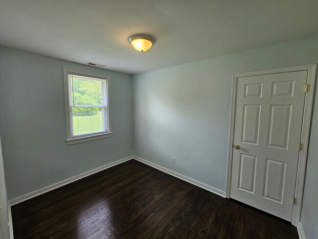 Building Photo - Newly Renovated 3BR/1BA Home - West End - ...