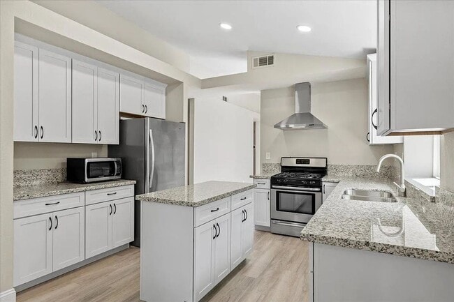 Primary Photo - Updated Contemporary 3 Bed / 2 Bath Home w...