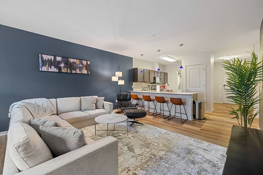 Building Photo - The Square on Butler