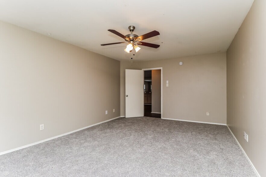 Building Photo - 12134 Carriage Oak Cir