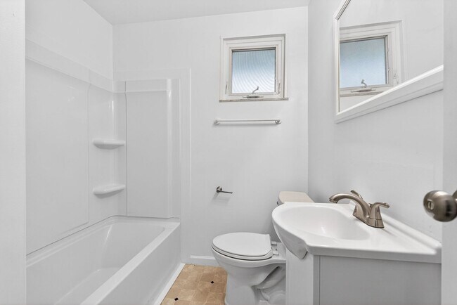 Building Photo - Hilliard 3-Bedroom Ranch