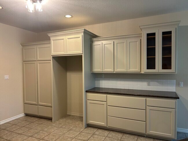 Building Photo - 120 Meadowlakes Dr