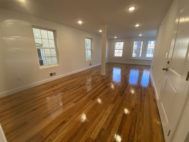 Building Photo - 55 63rd St