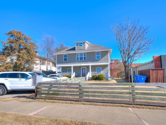 Building Photo - 537 S University Blvd