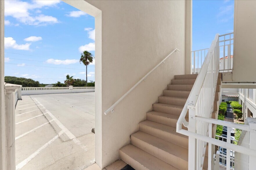 Building Photo - 264 Gibraltar Ct