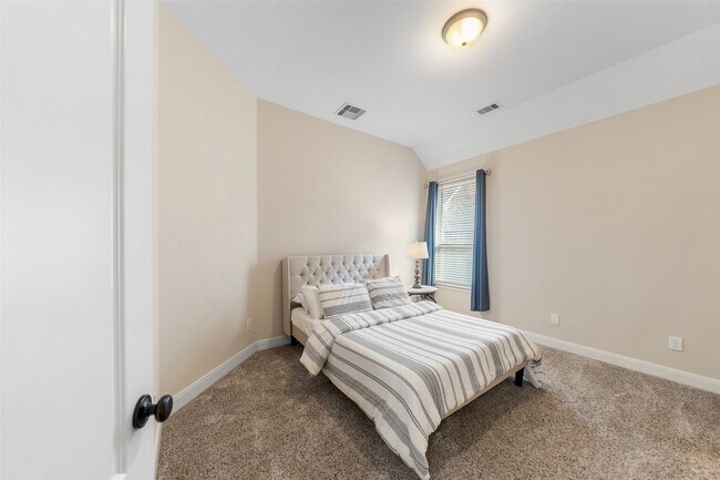 Building Photo - 34 Danby Place