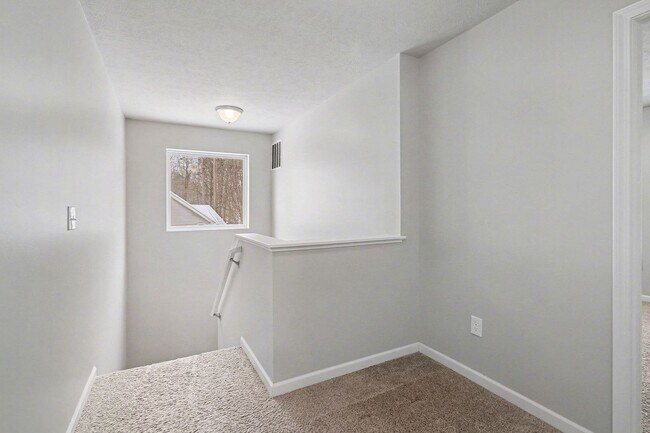 Building Photo - Outstanding Neighborhood in Saugatuck for Long Term Lease!