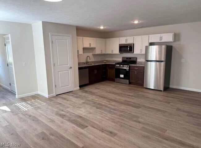 Building Photo - 6401 Forest Park Dr