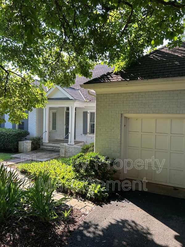 Building Photo - 492 Ednam Cir