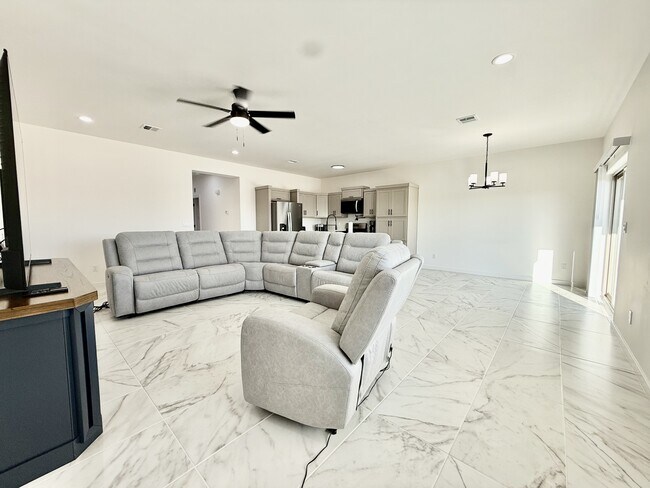 Building Photo - 15052 Destination Ave