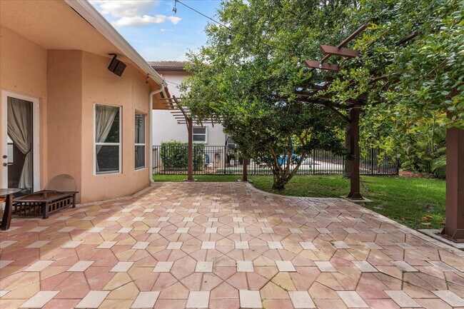 Building Photo - 7140 Pinecreek Way