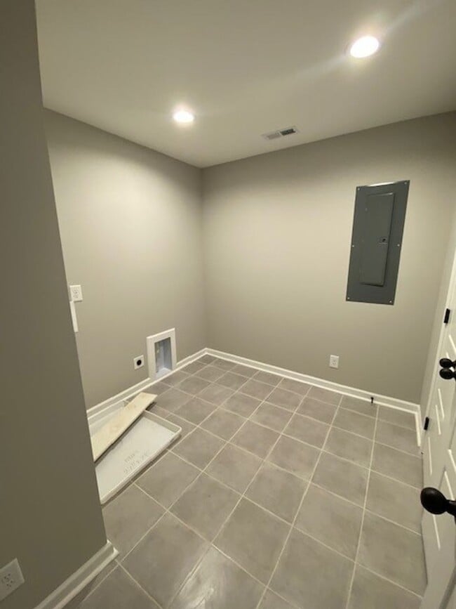 Building Photo - SINGLE-FAMILY HOME - WATERTOWN, TN