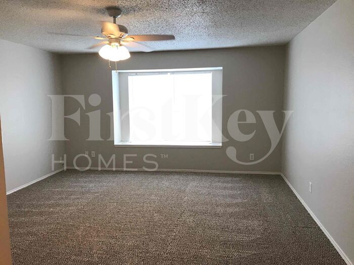 Building Photo - 5704 Creekhollow Dr
