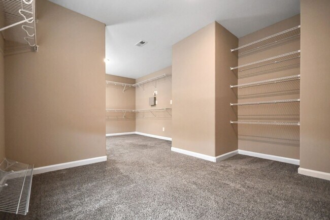 Building Photo - Pet Friendly Four Bedroom!