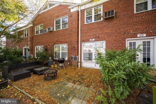 Building Photo - 1635 Ripon Pl