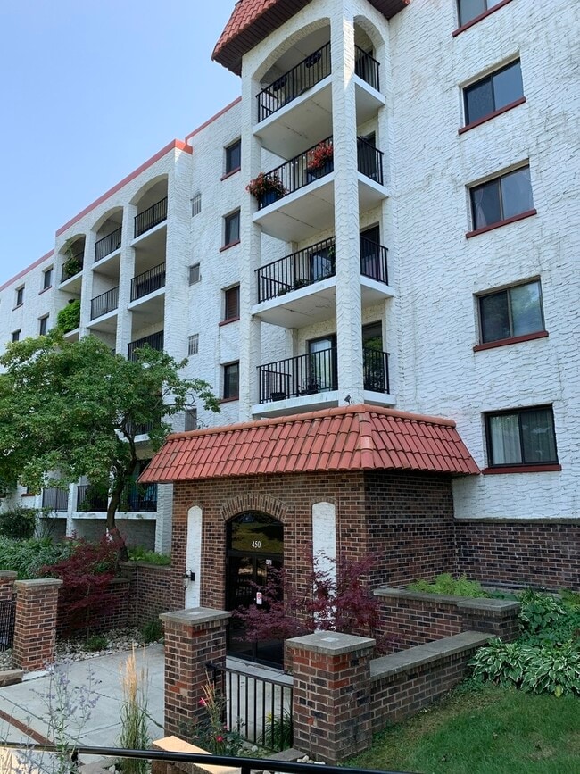 Building Photo - 450 Plum Creek Dr
