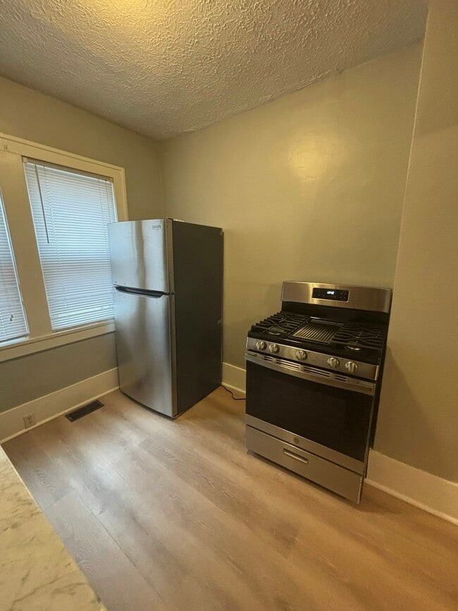 Building Photo - 2096 Halstead Ave