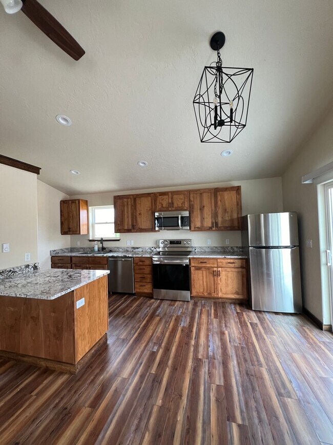 Building Photo - 5584 Windy Ridge Dr