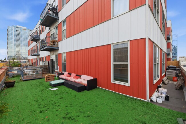 Building Photo - 1631 S Michigan Ave