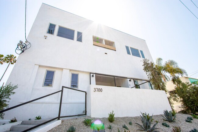 Building Photo - 3700 W Sunset Blvd