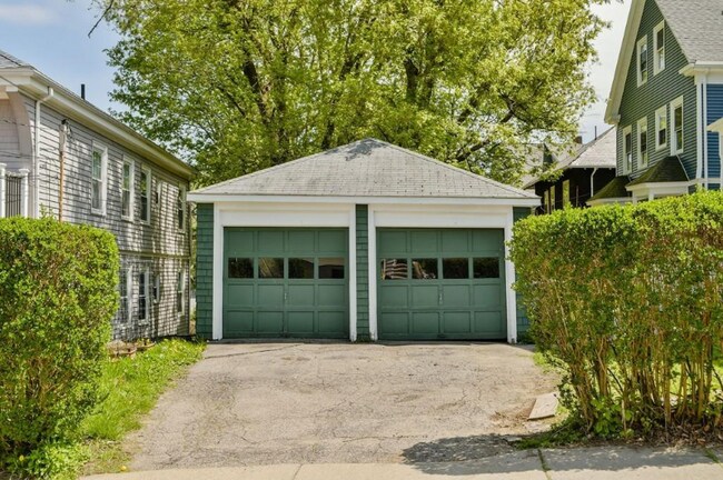 Building Photo - 673 Washington St