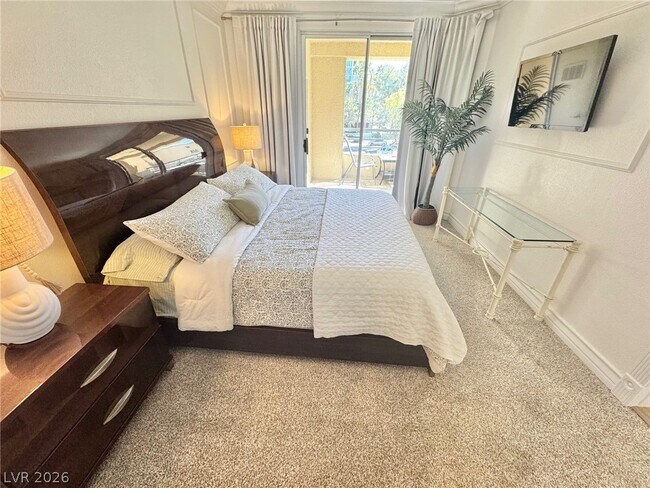 Building Photo - 260 E Flamingo Rd