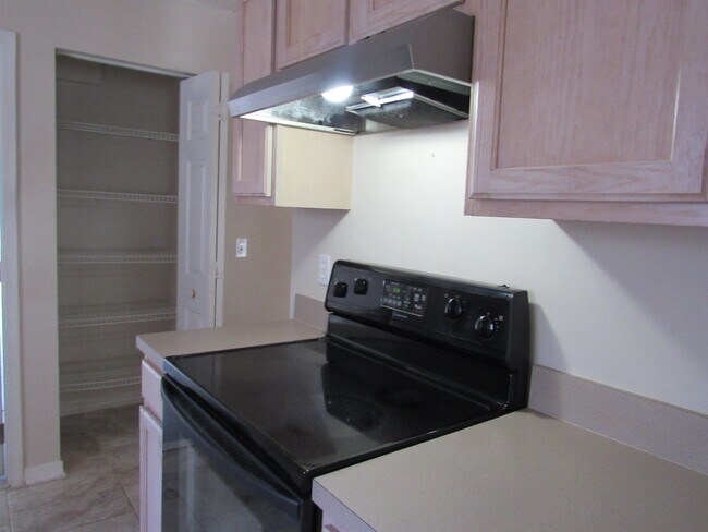 Building Photo - 657 Intracoastal Cir