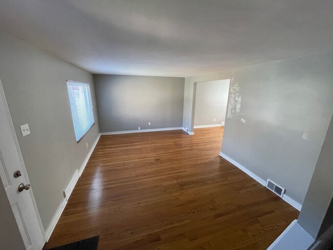 Building Photo - Comfortable 3-Bedroom Home with Private Backyard in Pittsburgh!