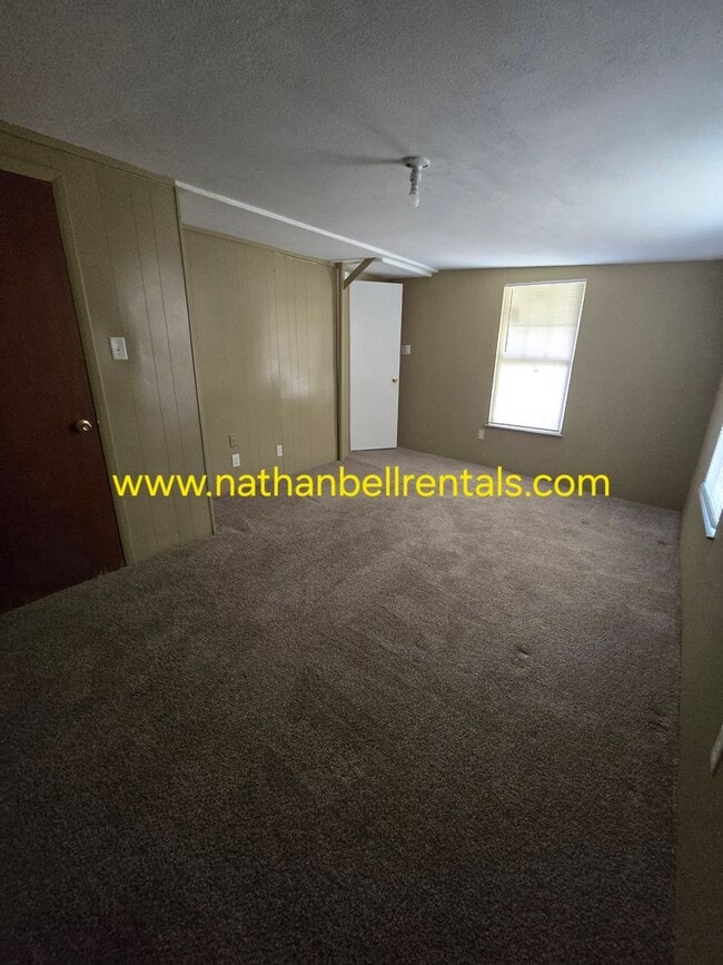 Building Photo - 3165 E Houston St