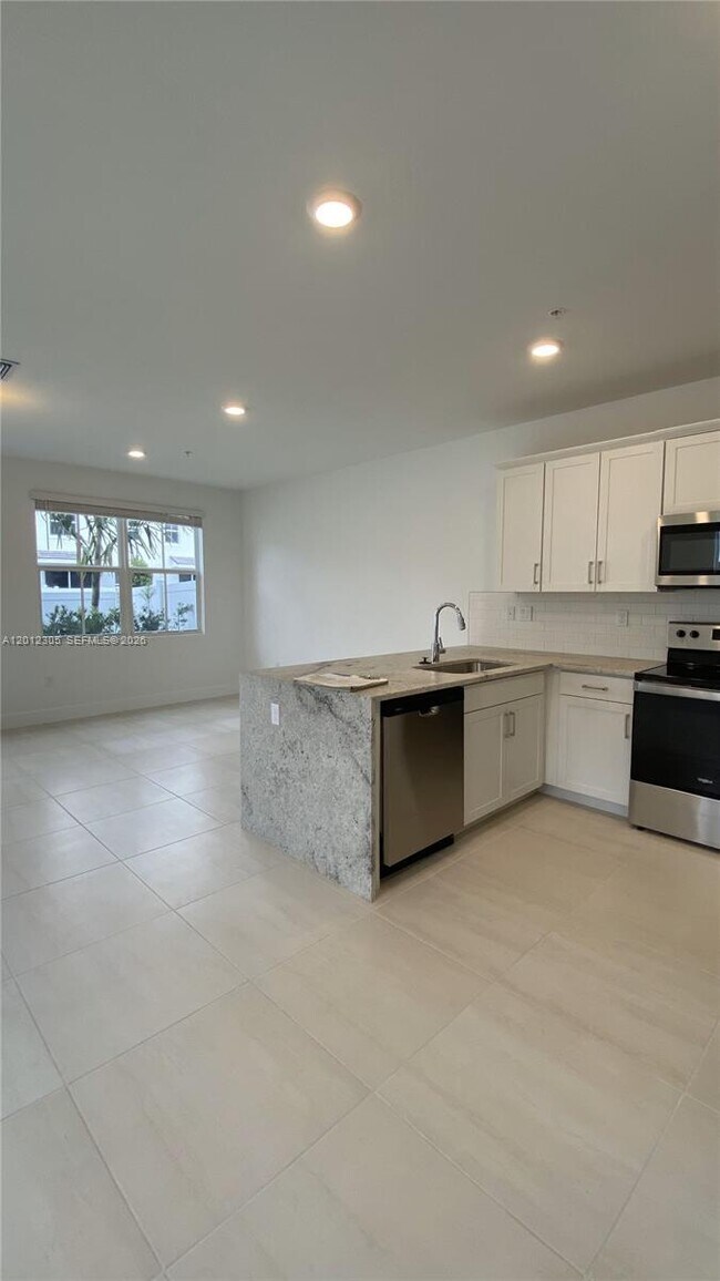Building Photo - 125 SW 171st Wy