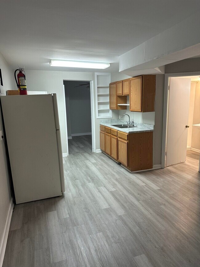 Building Photo - 229 S Lipona Rd