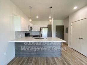 Building Photo - 1683 Midtown Pl