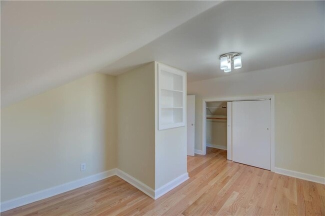 Building Photo - 30 Queen St