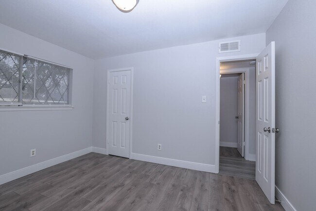 Building Photo - 9834 Denning Dr