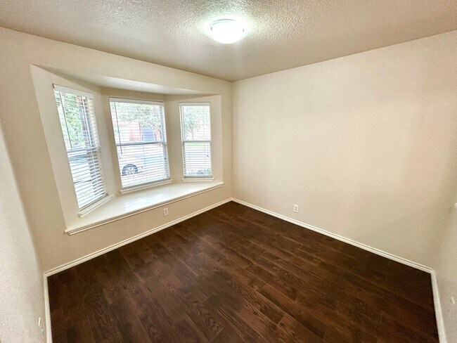 Building Photo - *MOVE IN SPECIAL* Beautiful 4-Bedroom Home Near UTSA & La Cantera! AVAILABLE NOW!