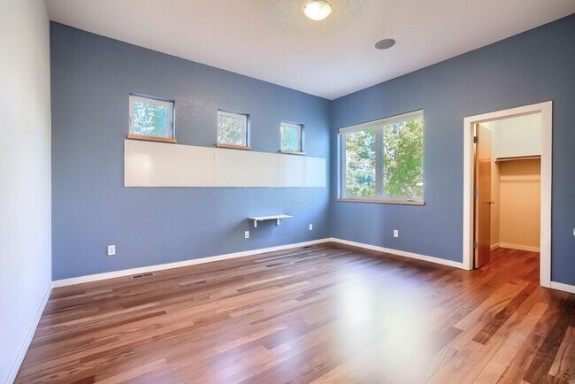 Building Photo - 2421 Rose Ct