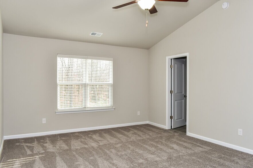 Building Photo - 1015 Helms Rd