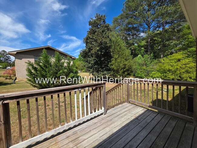Building Photo - 7016 Skyline Dr