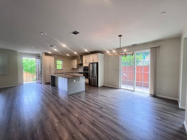 Building Photo - STUNNING 4BD/2.5BA TOWNHOUSE IN WALNUT CREEK!!!