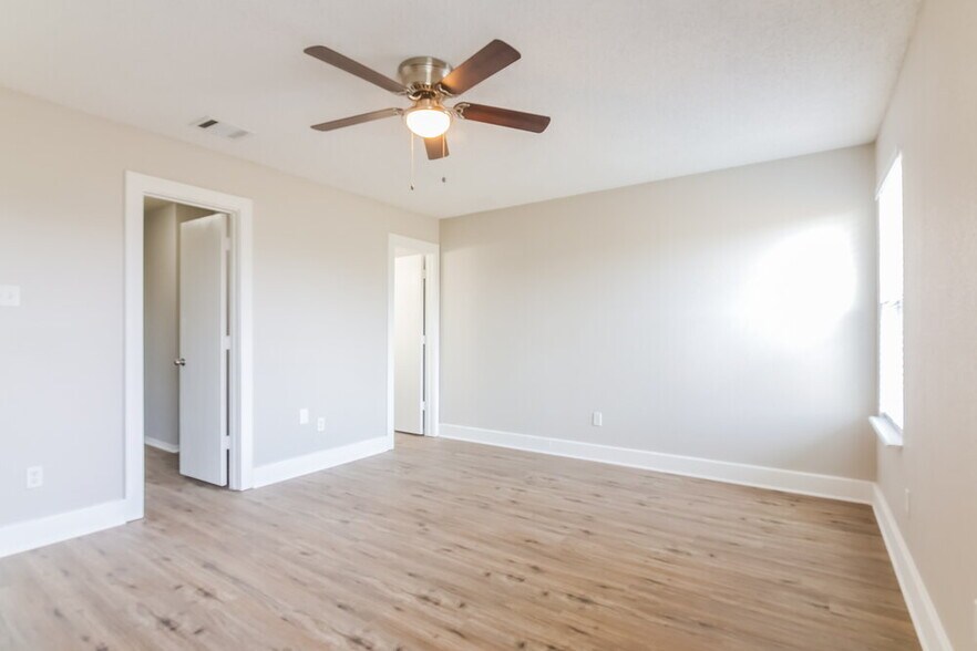 Building Photo - 10769 Braemoor Dr
